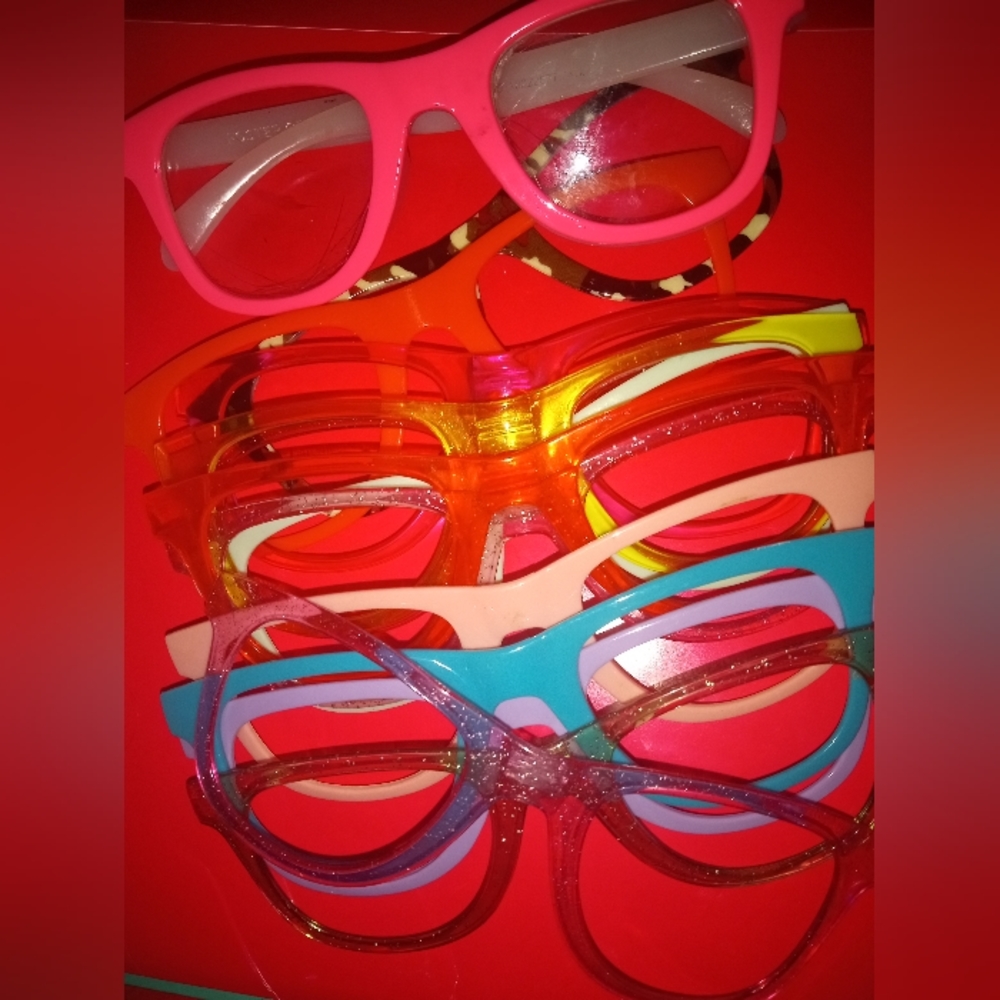 Click it's. One pair of glasses non prescription with 20 different style franes